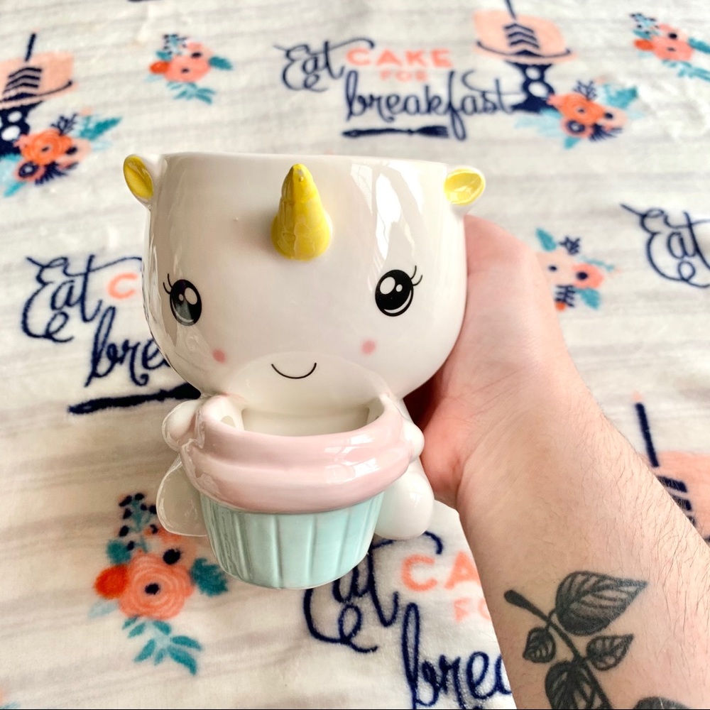LAST 1! π¦ Unicorn Eating Cupcake Mug π¦ - Picture 6 of 7